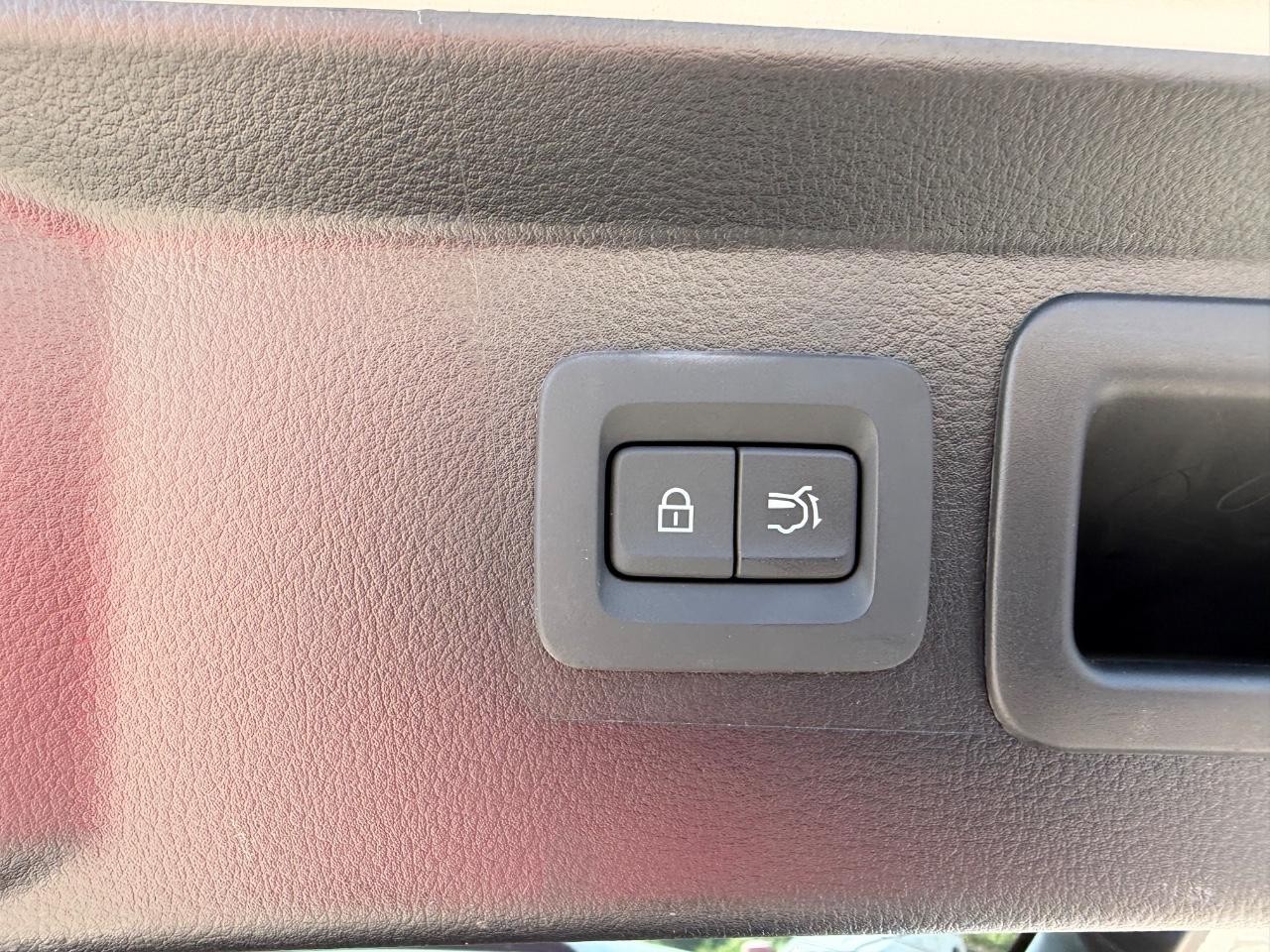 Mazda CX-50 Vehicle Full-screen Gallery Image 06