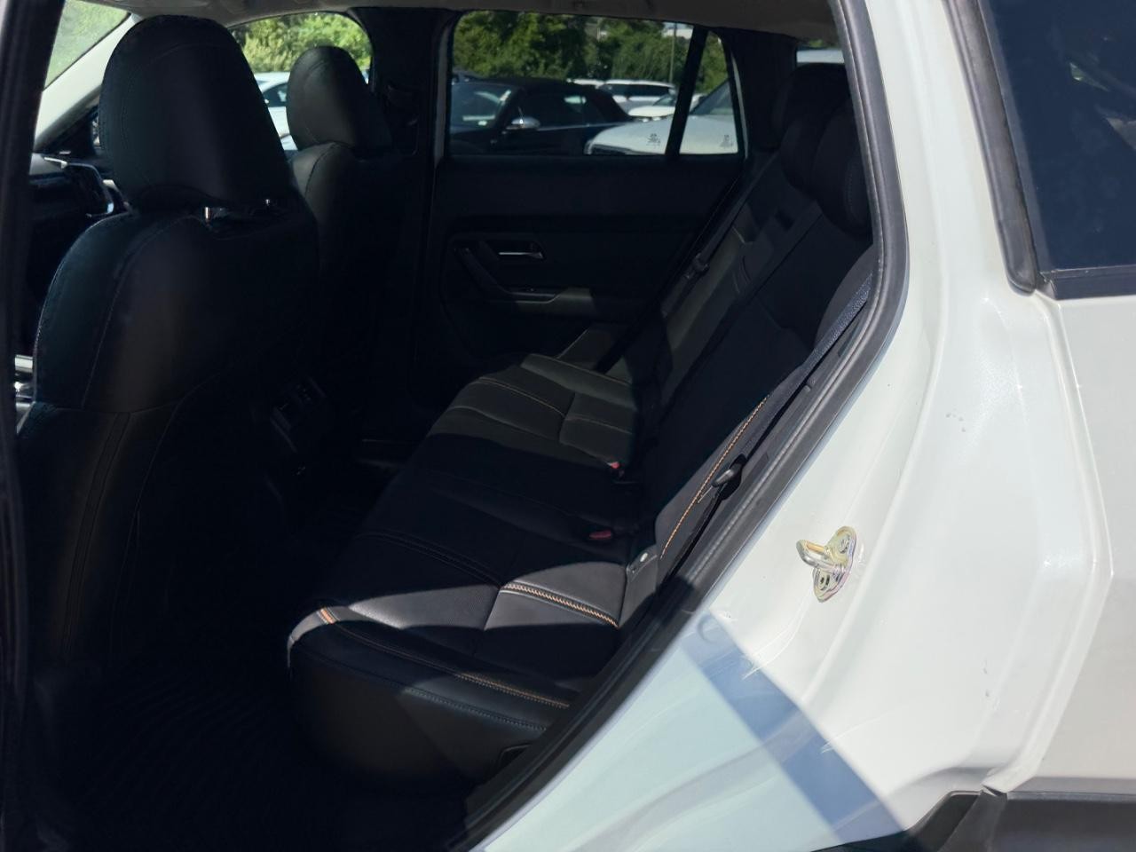 Mazda CX-50 Vehicle Full-screen Gallery Image 08
