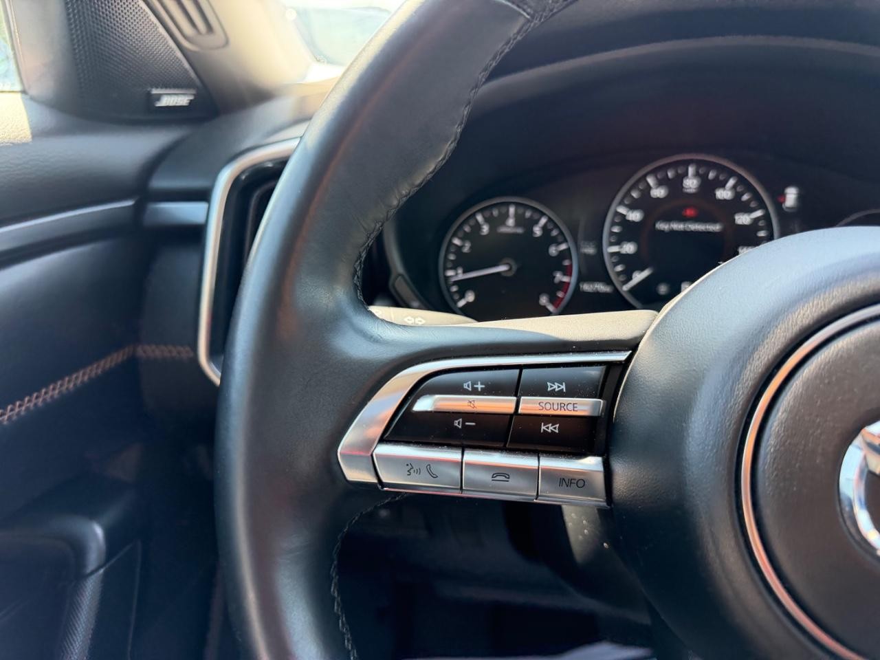 Mazda CX-50 Vehicle Full-screen Gallery Image 12
