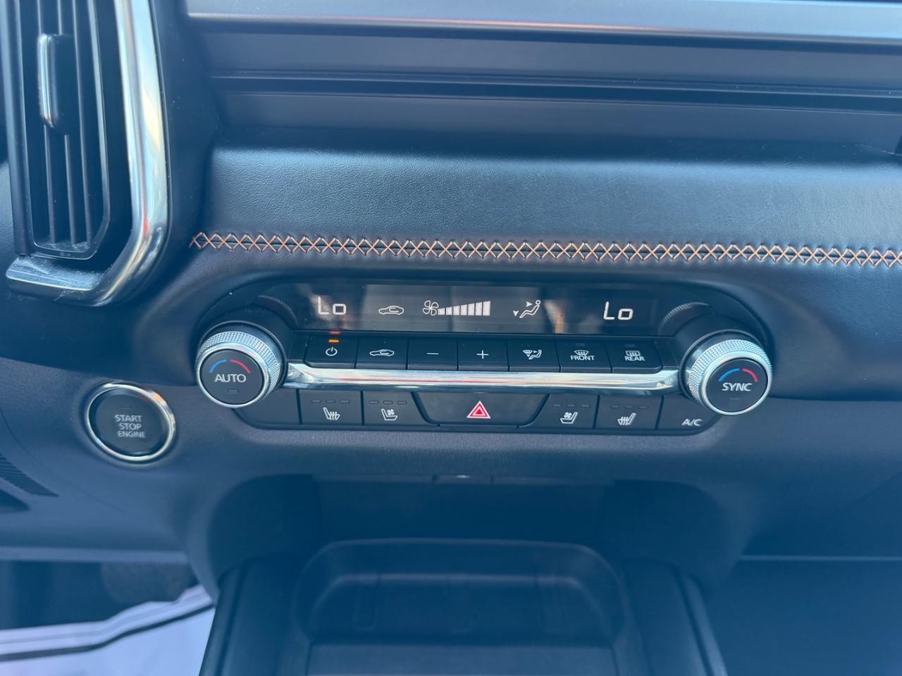 Mazda CX-50 Vehicle Full-screen Gallery Image 15