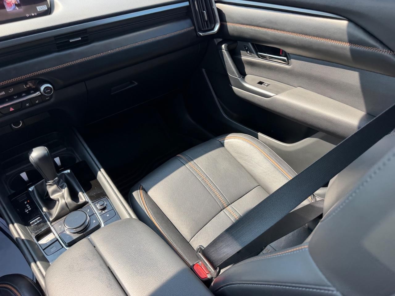 Mazda CX-50 Vehicle Full-screen Gallery Image 17