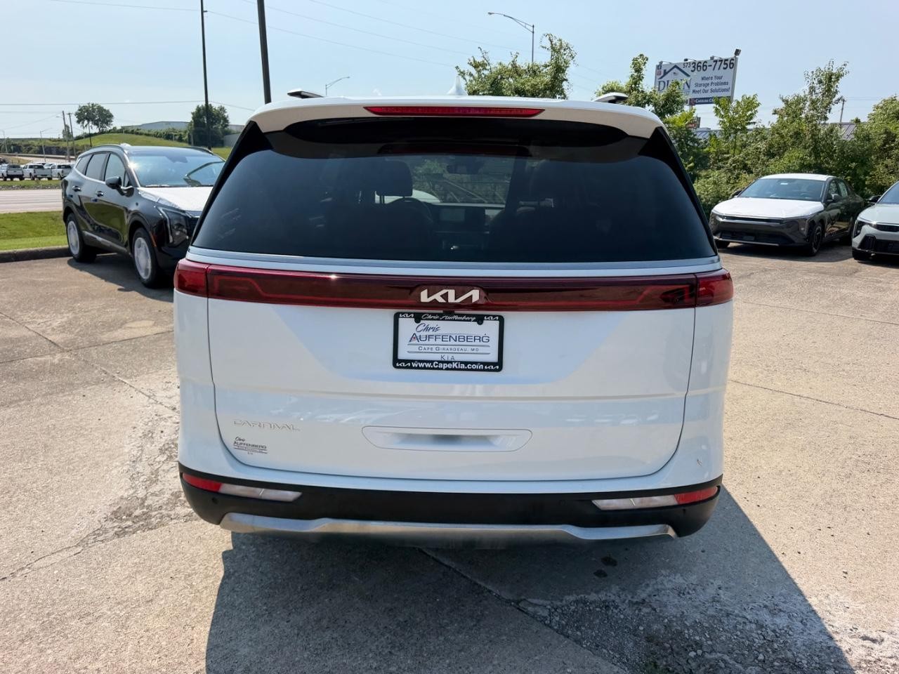 Kia Carnival Vehicle Full-screen Gallery Image 04