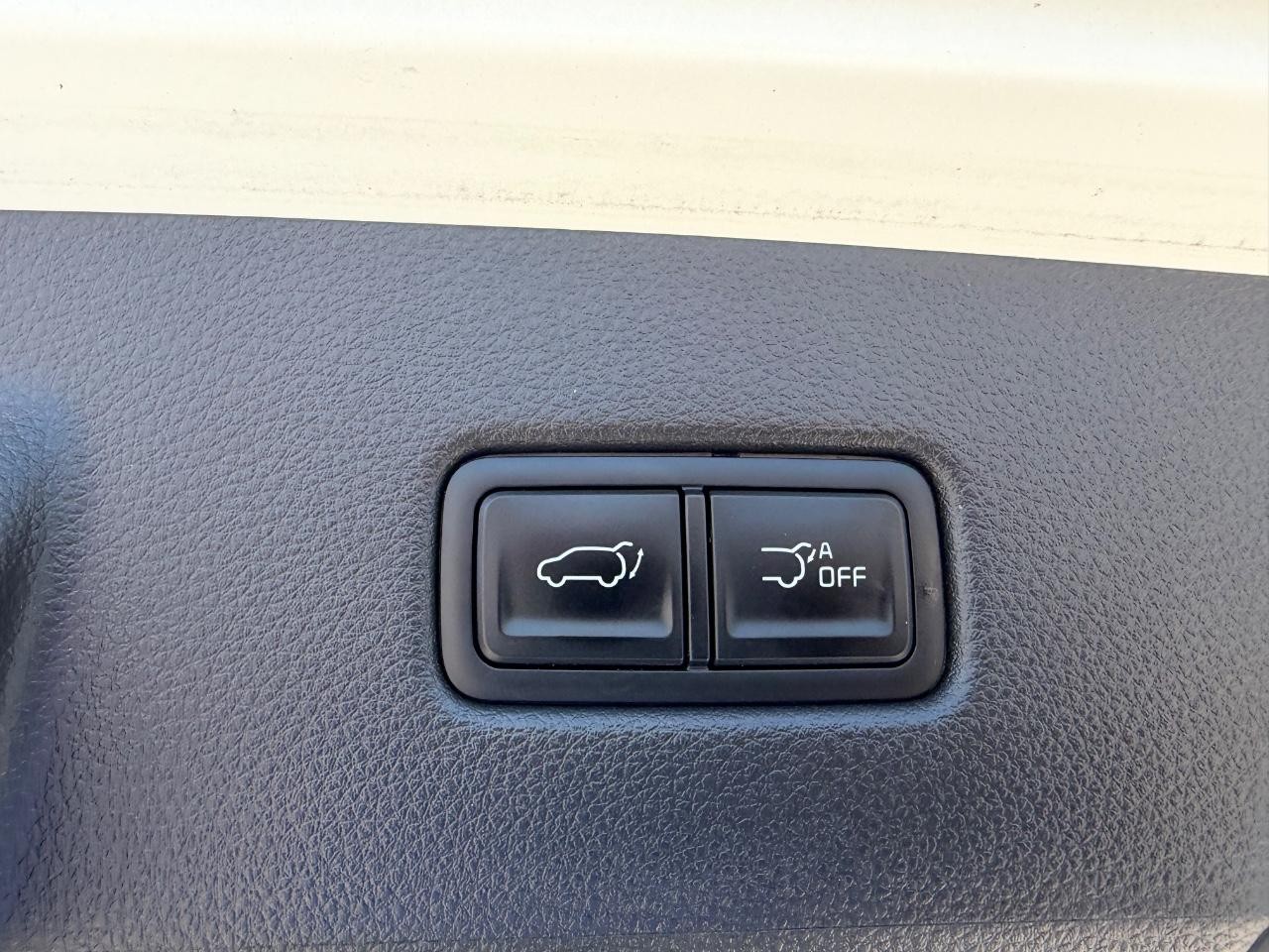 Kia Carnival Vehicle Full-screen Gallery Image 06