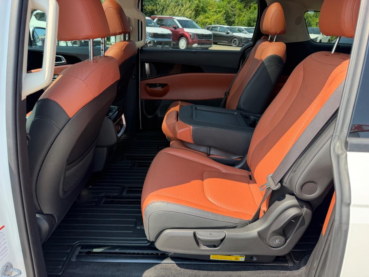 Kia Carnival Vehicle Full-screen Gallery Image 09