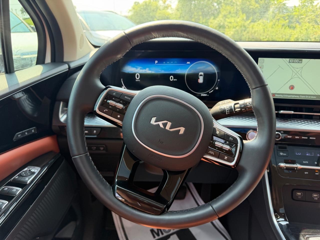 Kia Carnival Vehicle Full-screen Gallery Image 13