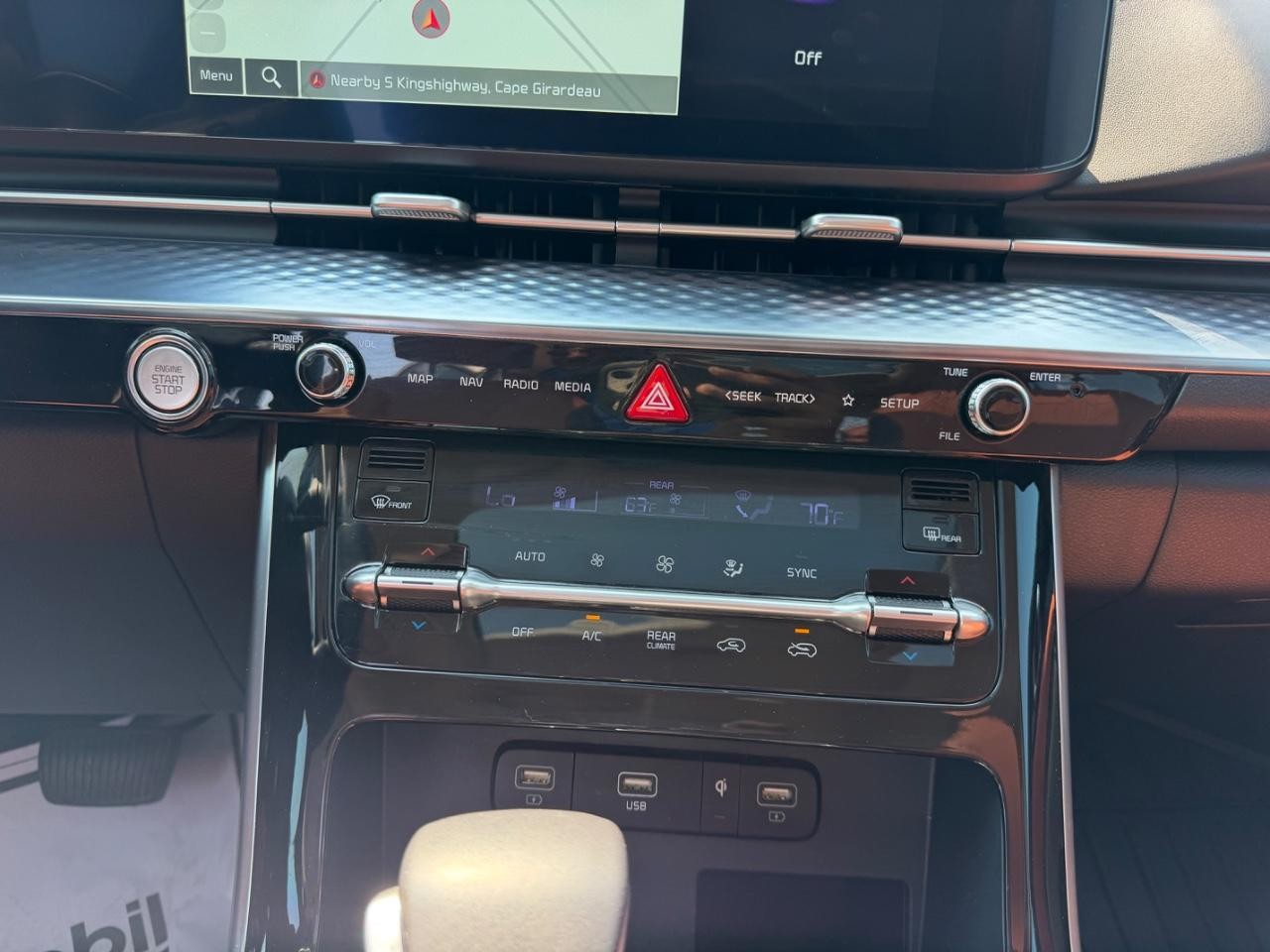 Kia Carnival Vehicle Full-screen Gallery Image 17