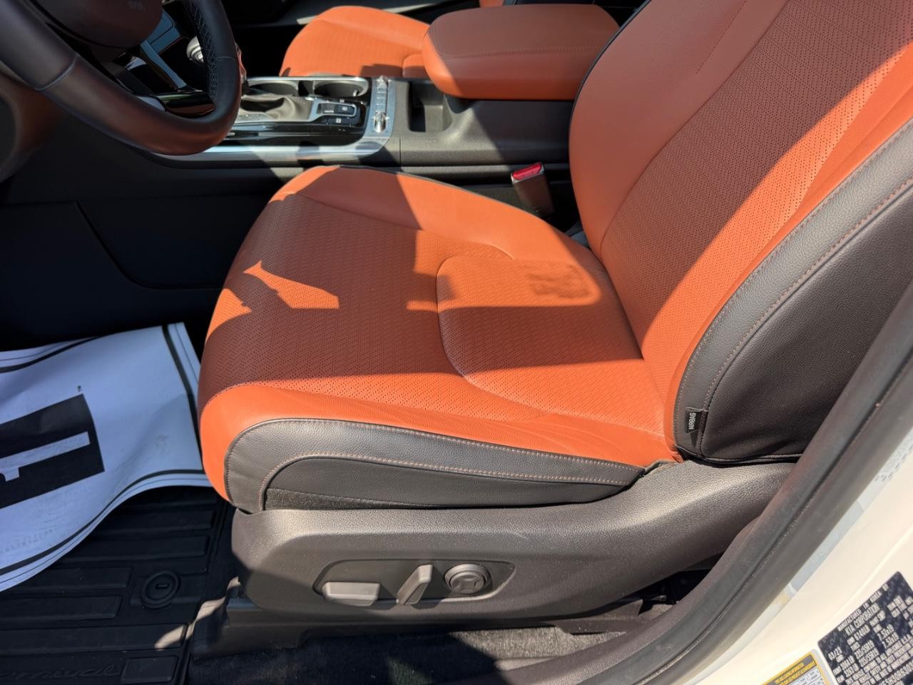 Kia Carnival Vehicle Full-screen Gallery Image 22