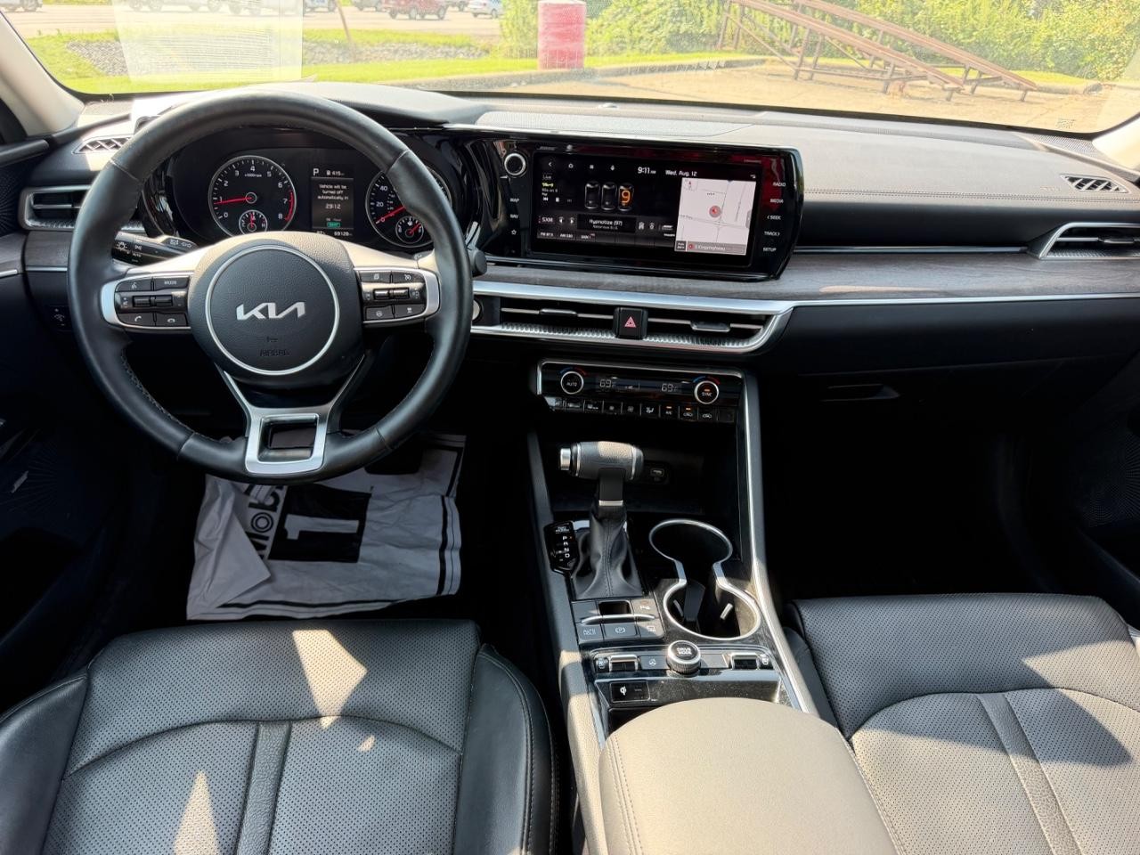 Kia K5 Vehicle Full-screen Gallery Image 09