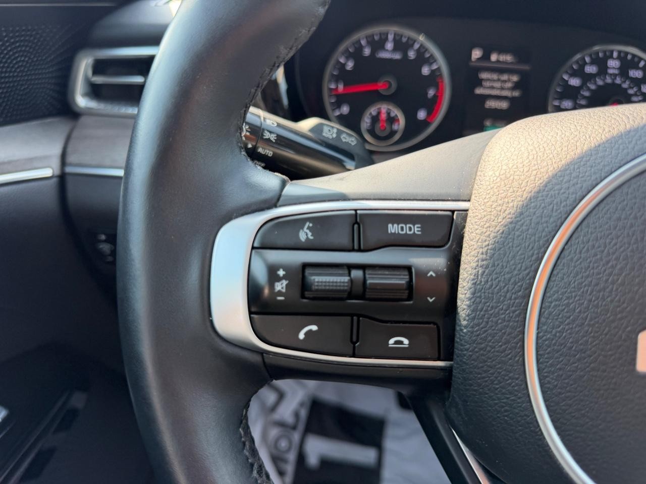 Kia K5 Vehicle Full-screen Gallery Image 11