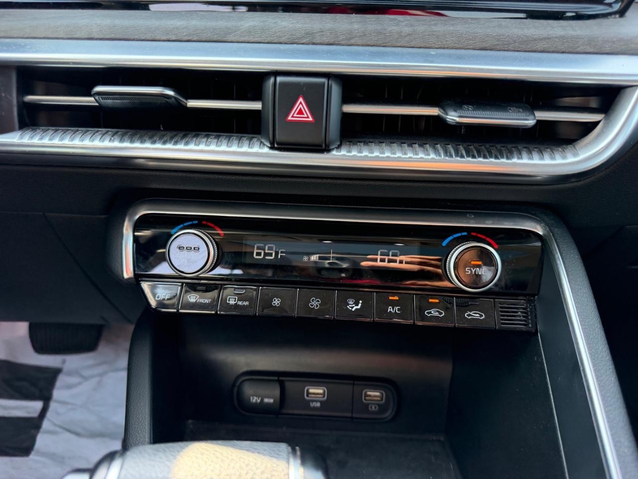 Kia K5 Vehicle Full-screen Gallery Image 14