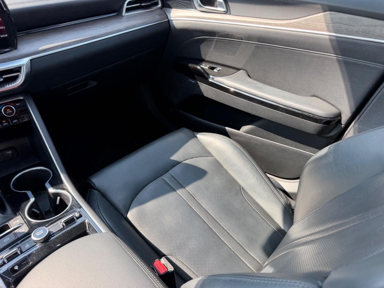 Kia K5 Vehicle Full-screen Gallery Image 16