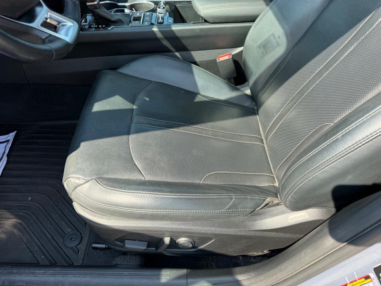 Kia K5 Vehicle Full-screen Gallery Image 19