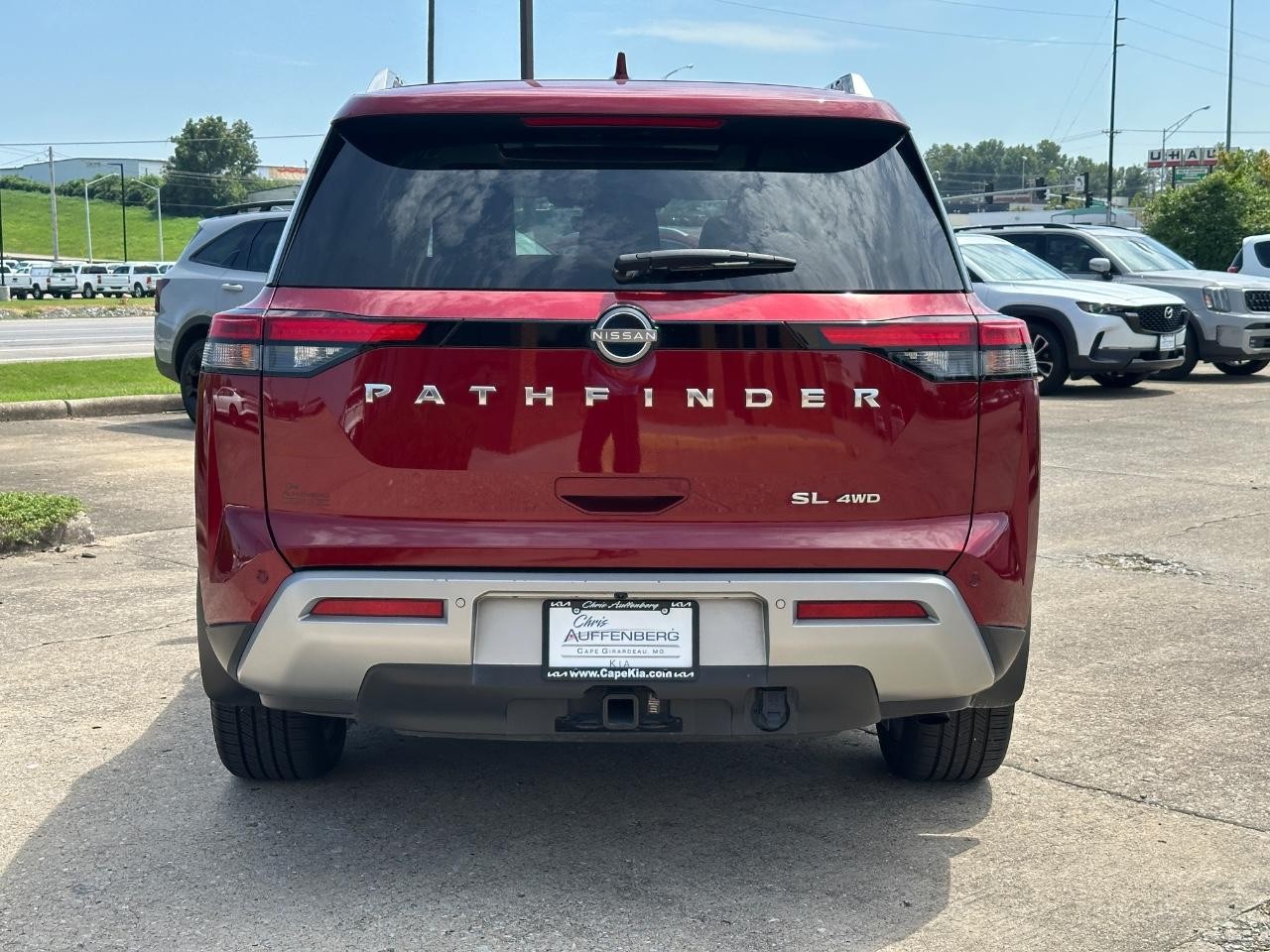 Nissan Pathfinder Vehicle Full-screen Gallery Image 04