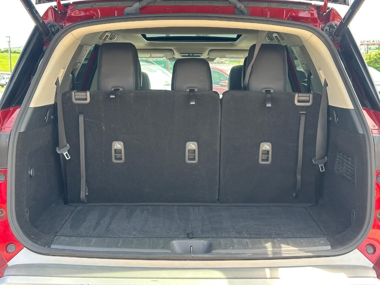 Nissan Pathfinder Vehicle Full-screen Gallery Image 06