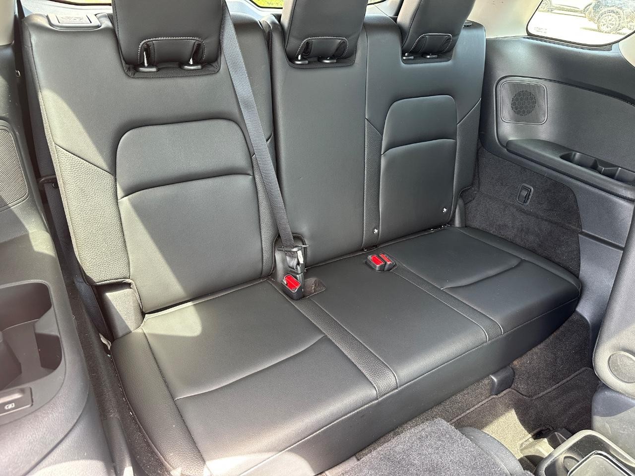 Nissan Pathfinder Vehicle Full-screen Gallery Image 10
