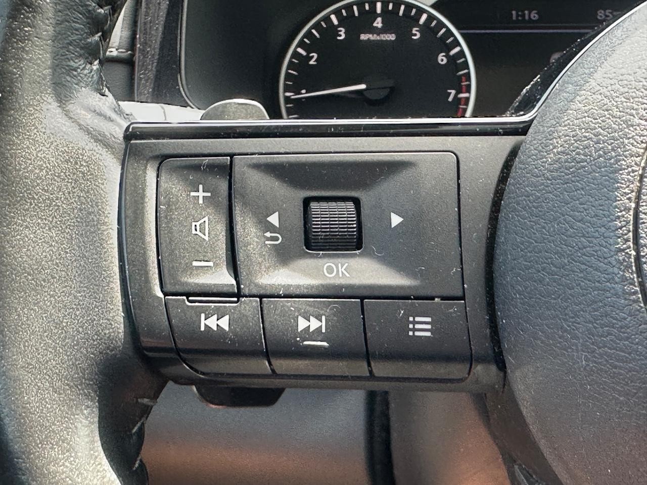 Nissan Pathfinder Vehicle Full-screen Gallery Image 16