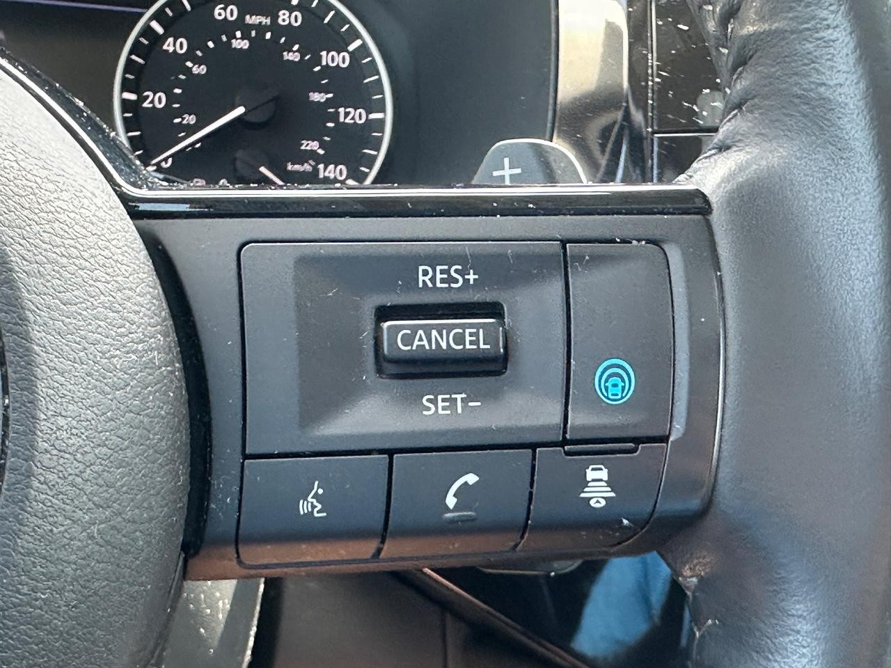 Nissan Pathfinder Vehicle Full-screen Gallery Image 17