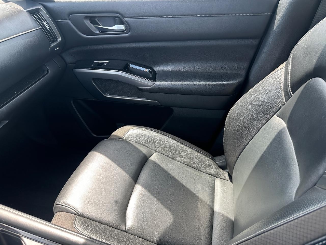 Nissan Pathfinder Vehicle Full-screen Gallery Image 23
