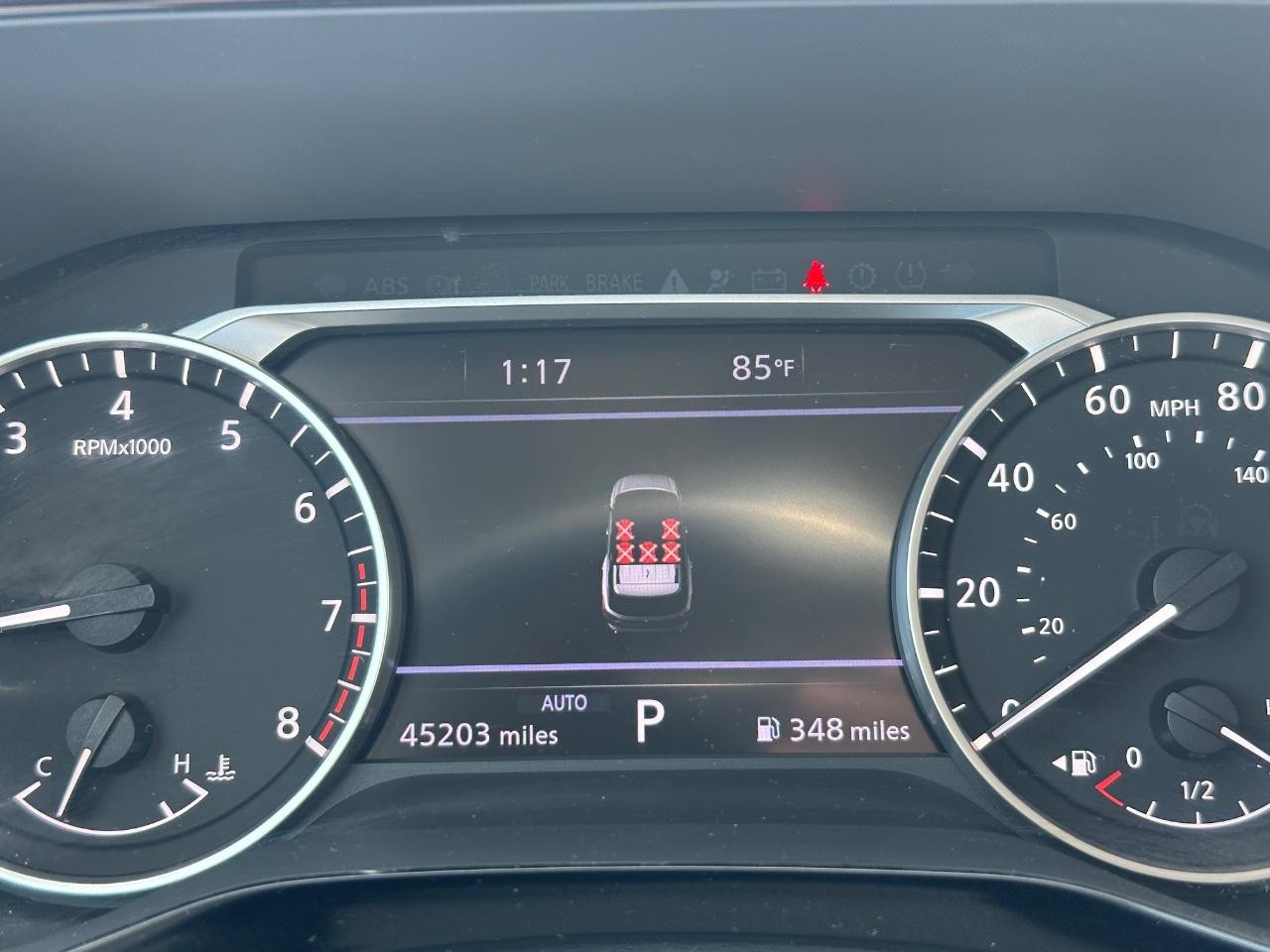 Nissan Pathfinder Vehicle Full-screen Gallery Image 24