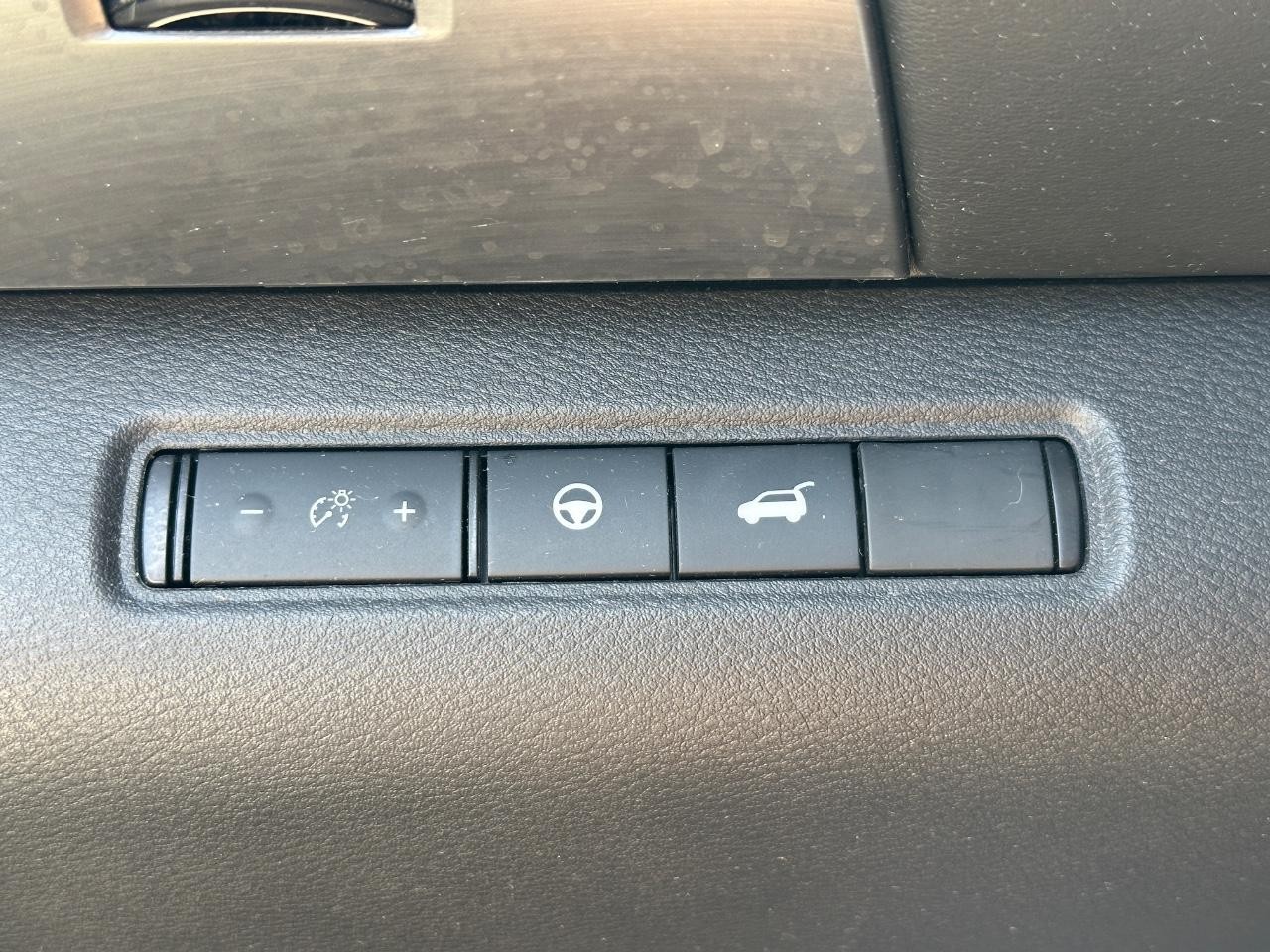 Nissan Pathfinder Vehicle Full-screen Gallery Image 25
