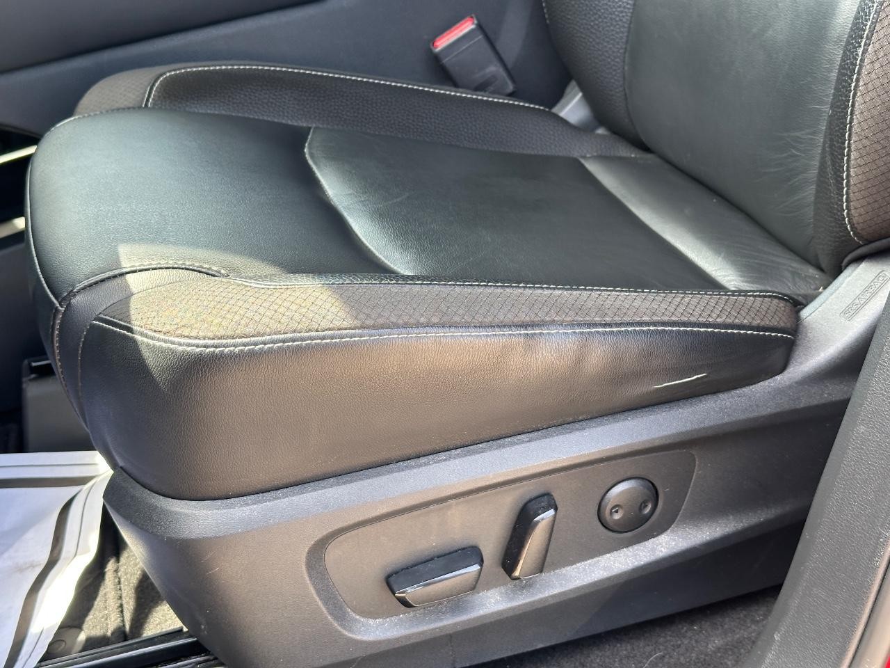Nissan Pathfinder Vehicle Full-screen Gallery Image 27
