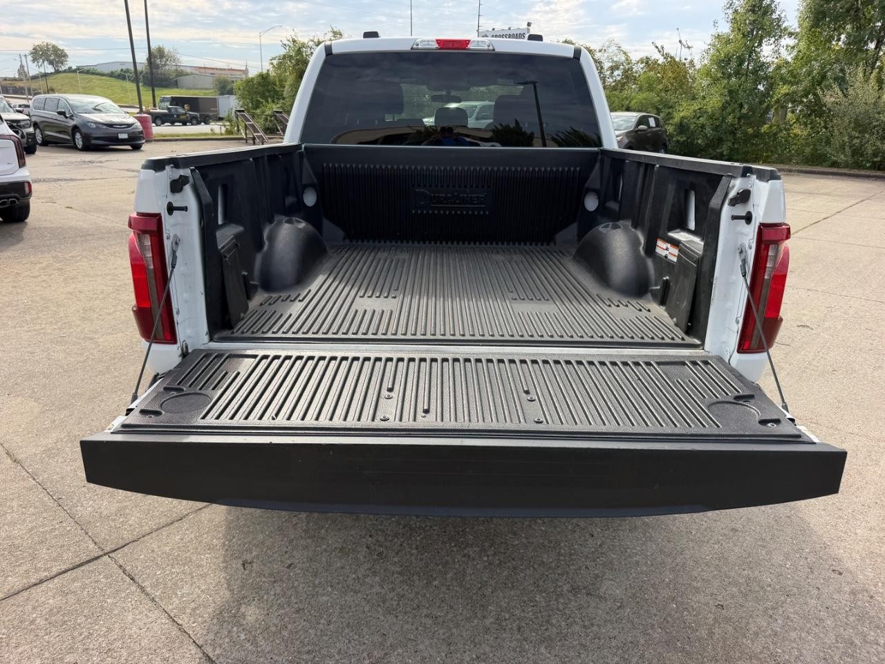 Ford F-150 Vehicle Full-screen Gallery Image 05