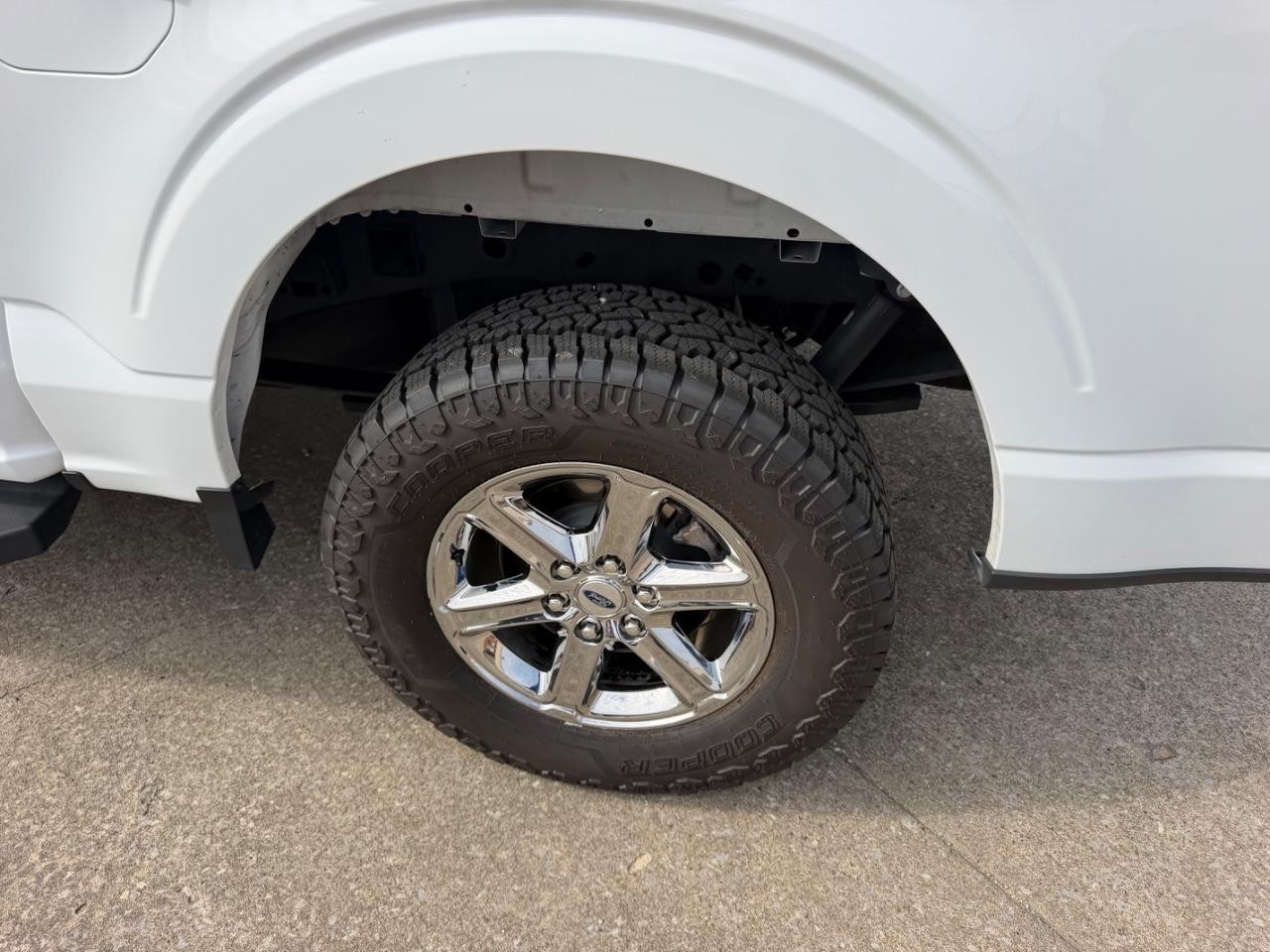 Ford F-150 Vehicle Full-screen Gallery Image 06