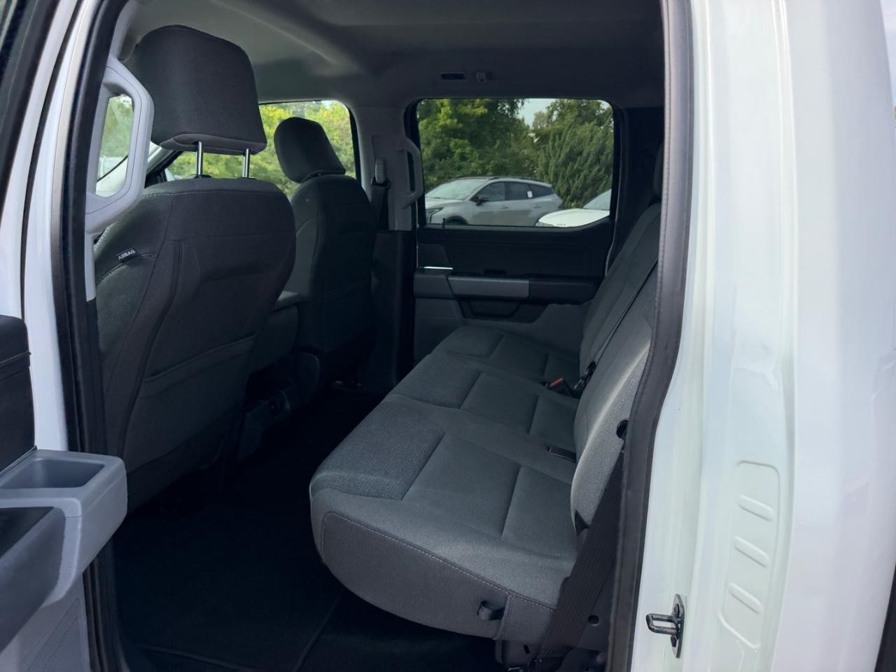 Ford F-150 Vehicle Full-screen Gallery Image 07