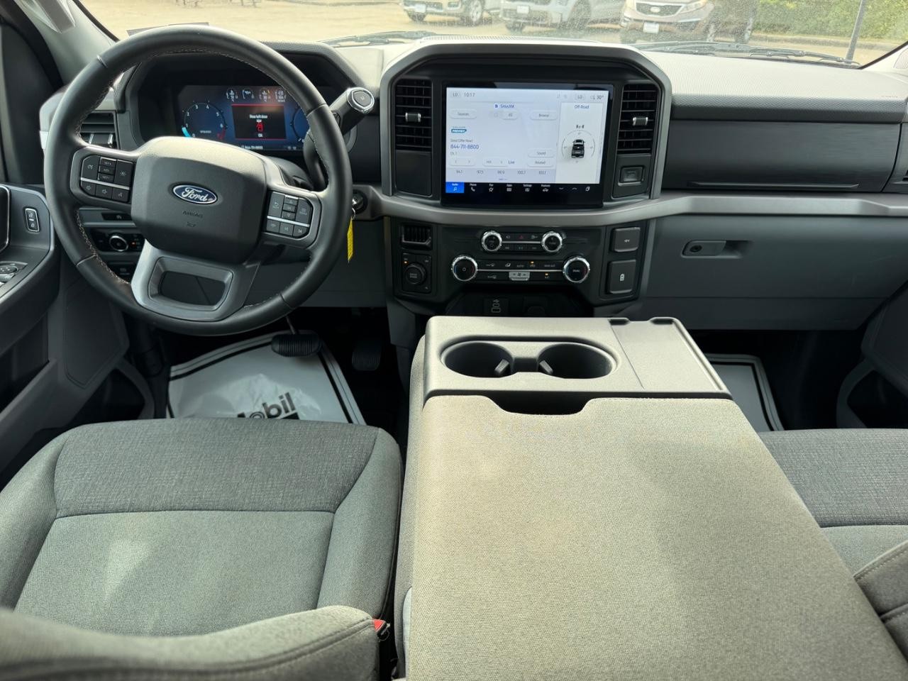 Ford F-150 Vehicle Full-screen Gallery Image 08