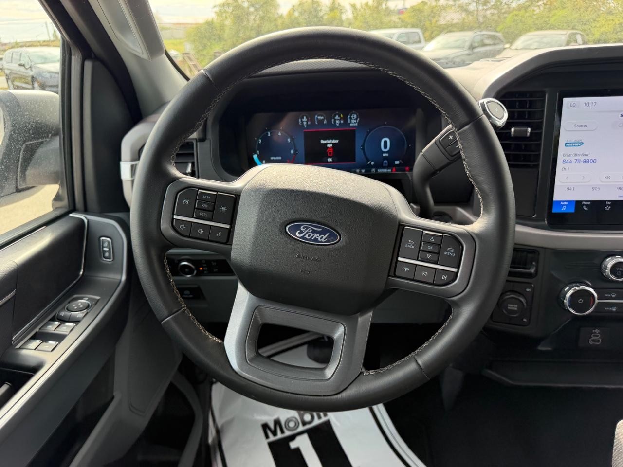 Ford F-150 Vehicle Full-screen Gallery Image 09