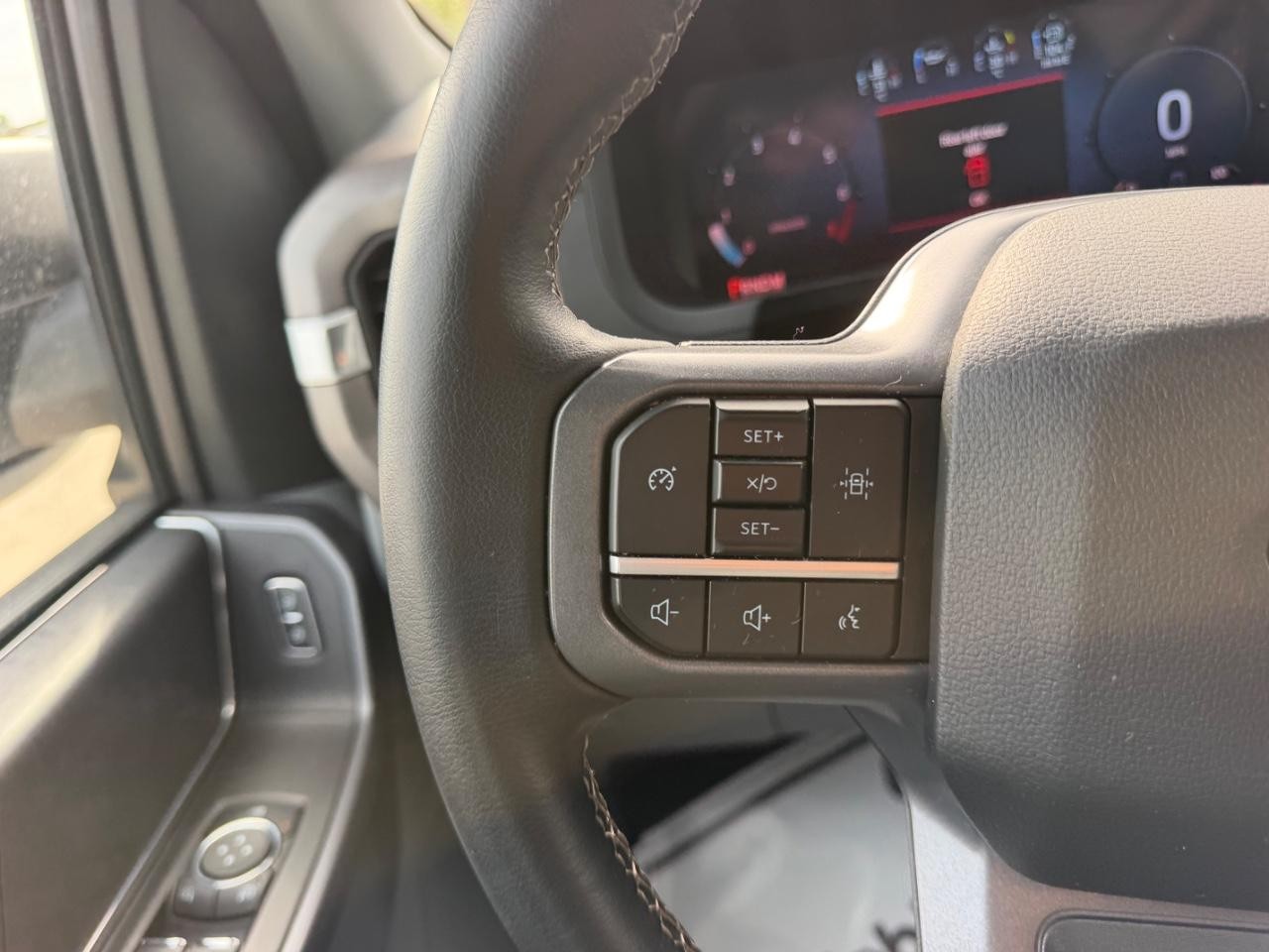 Ford F-150 Vehicle Full-screen Gallery Image 10