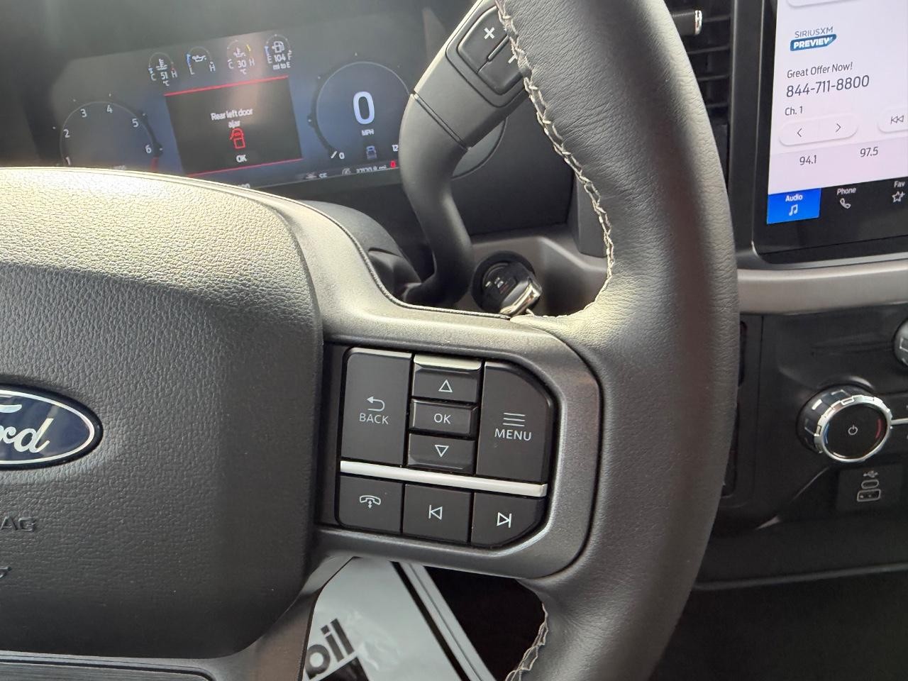 Ford F-150 Vehicle Full-screen Gallery Image 11
