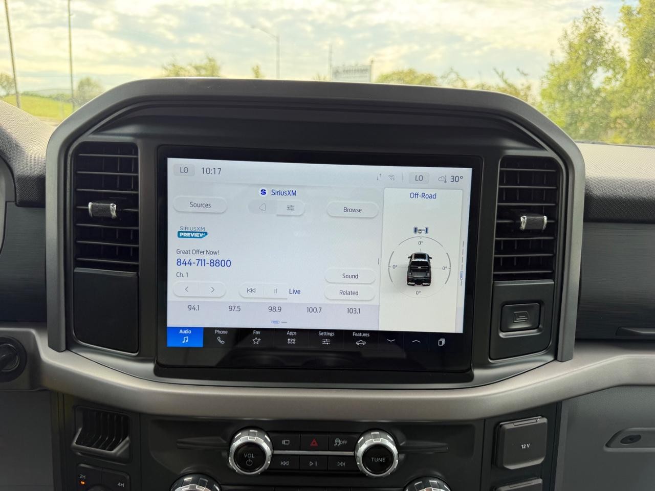 Ford F-150 Vehicle Full-screen Gallery Image 12