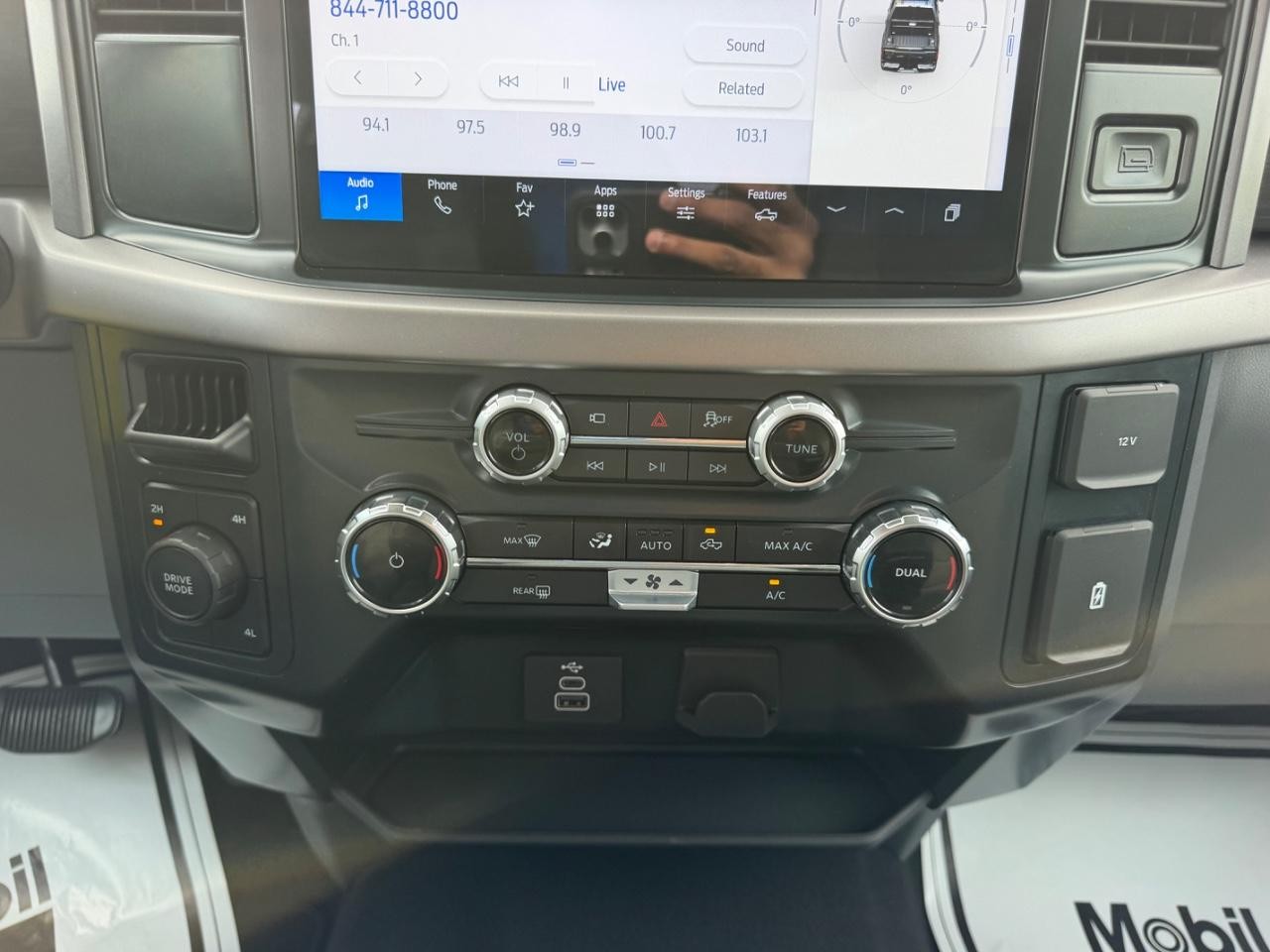Ford F-150 Vehicle Full-screen Gallery Image 13