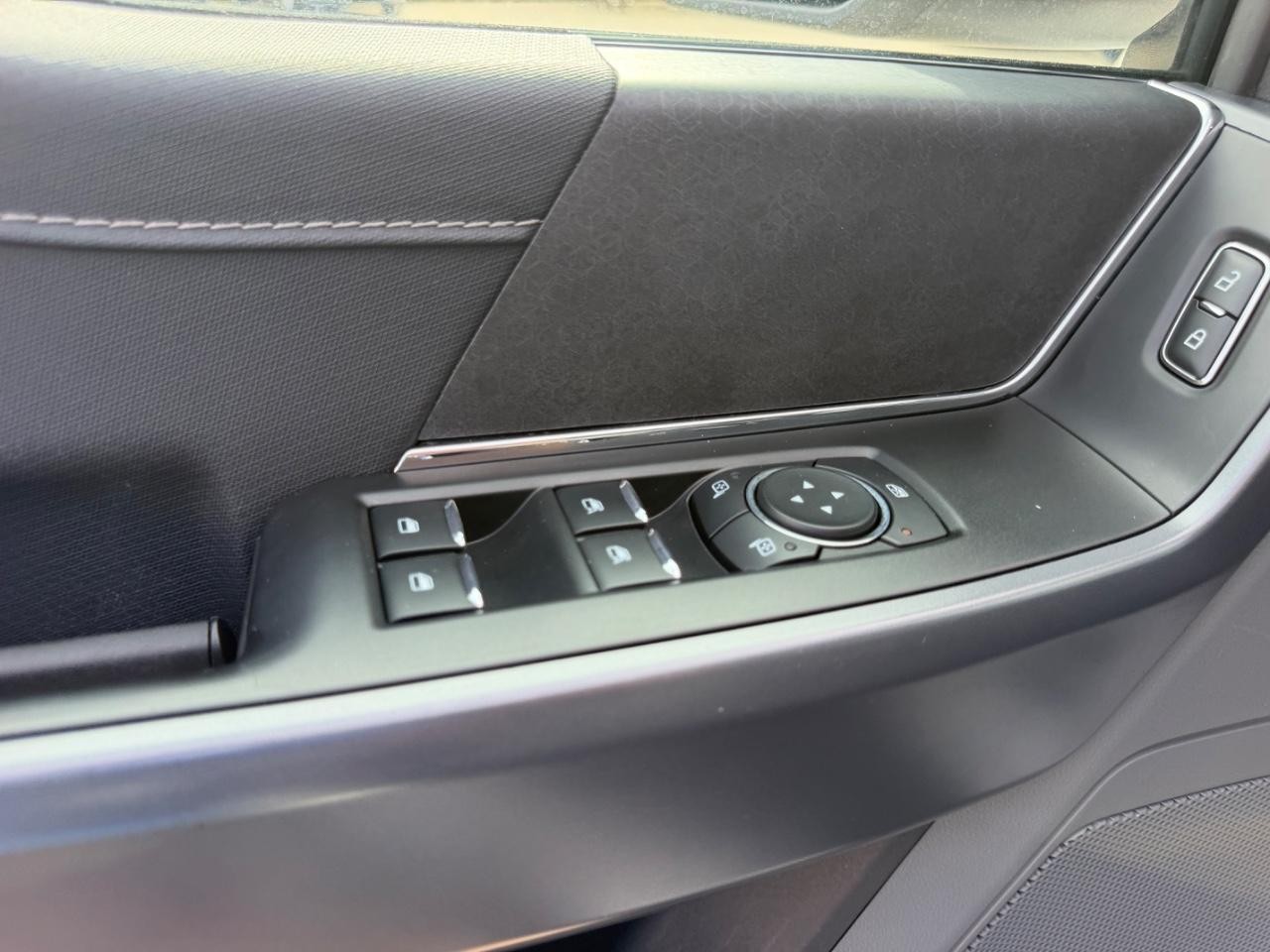 Ford F-150 Vehicle Full-screen Gallery Image 15