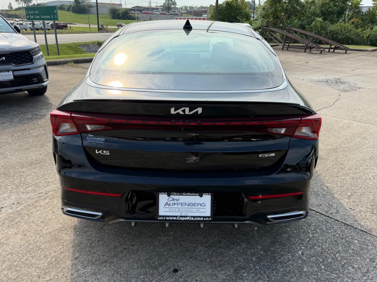 Kia K5 Vehicle Full-screen Gallery Image 04