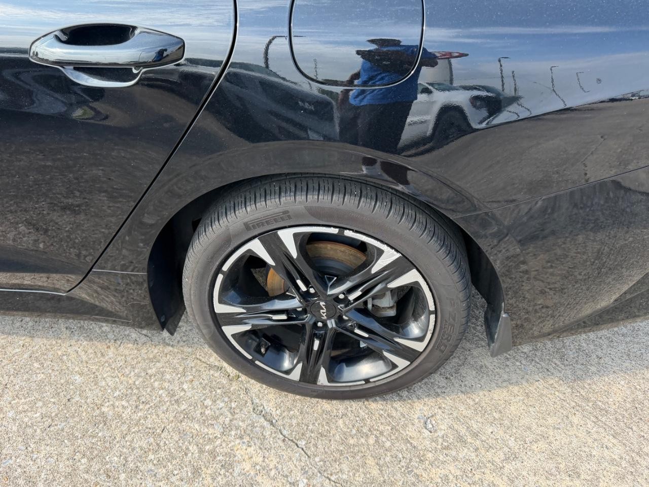 Kia K5 Vehicle Full-screen Gallery Image 06
