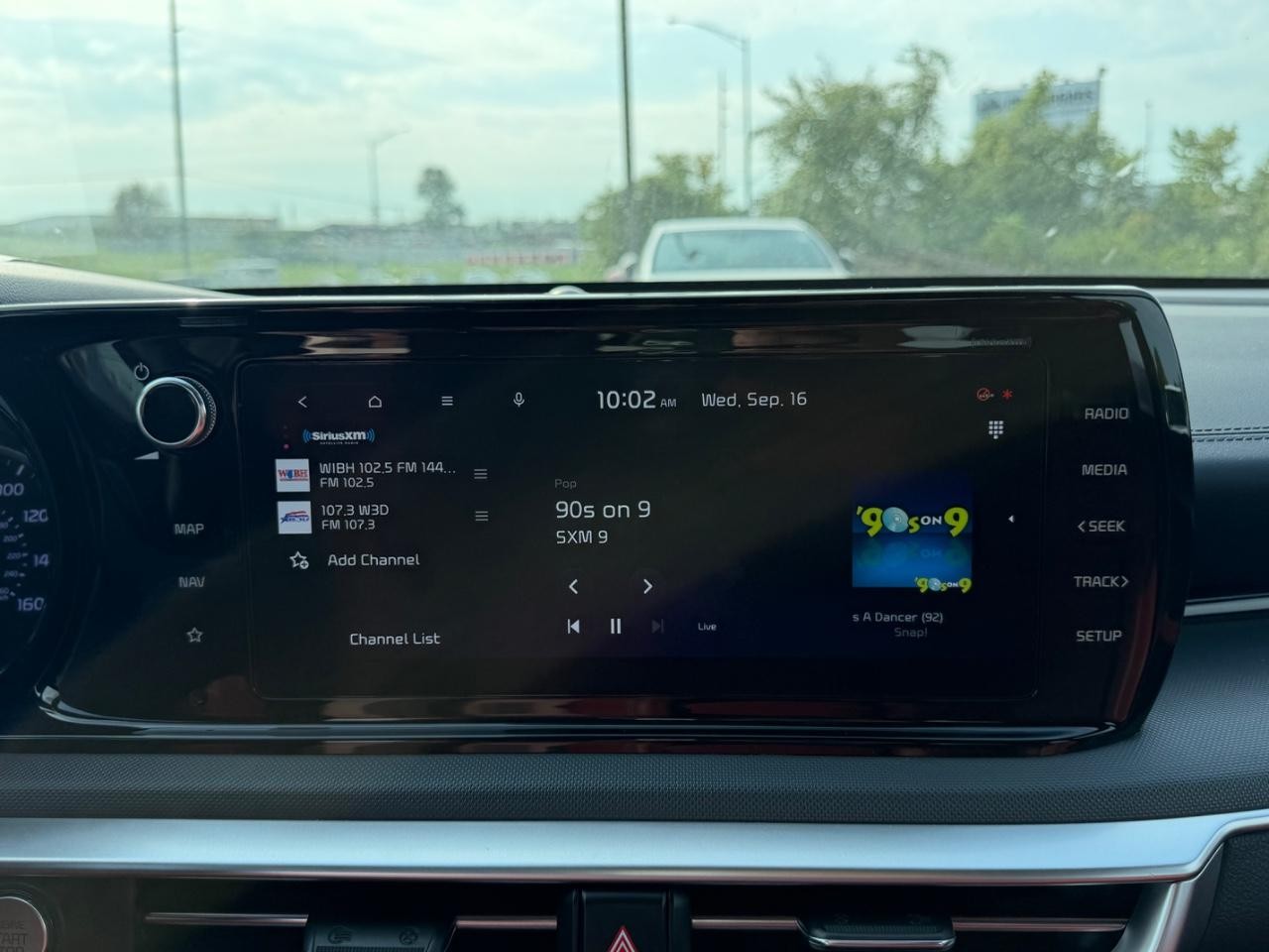 Kia K5 Vehicle Full-screen Gallery Image 12