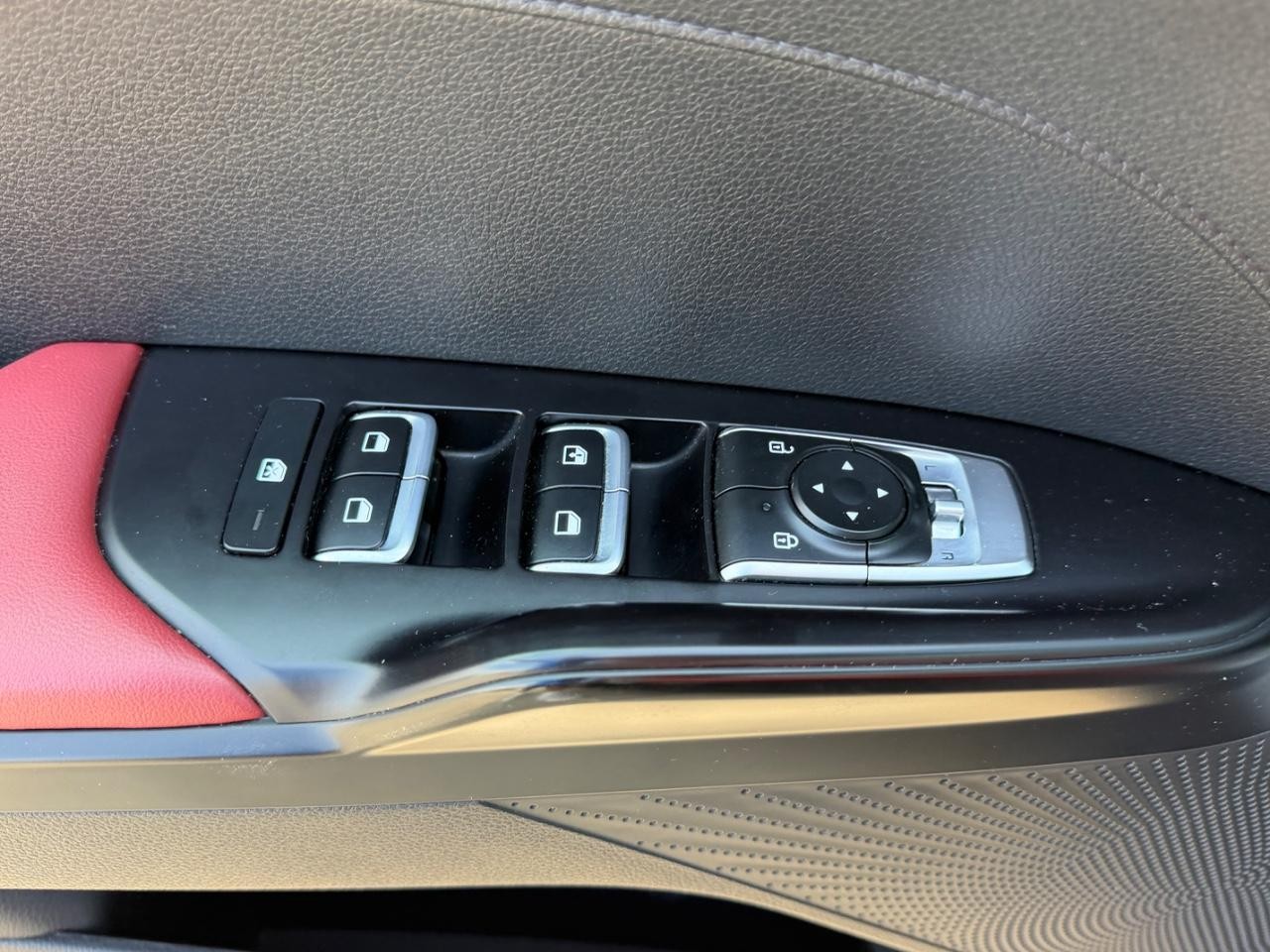 Kia K5 Vehicle Full-screen Gallery Image 16