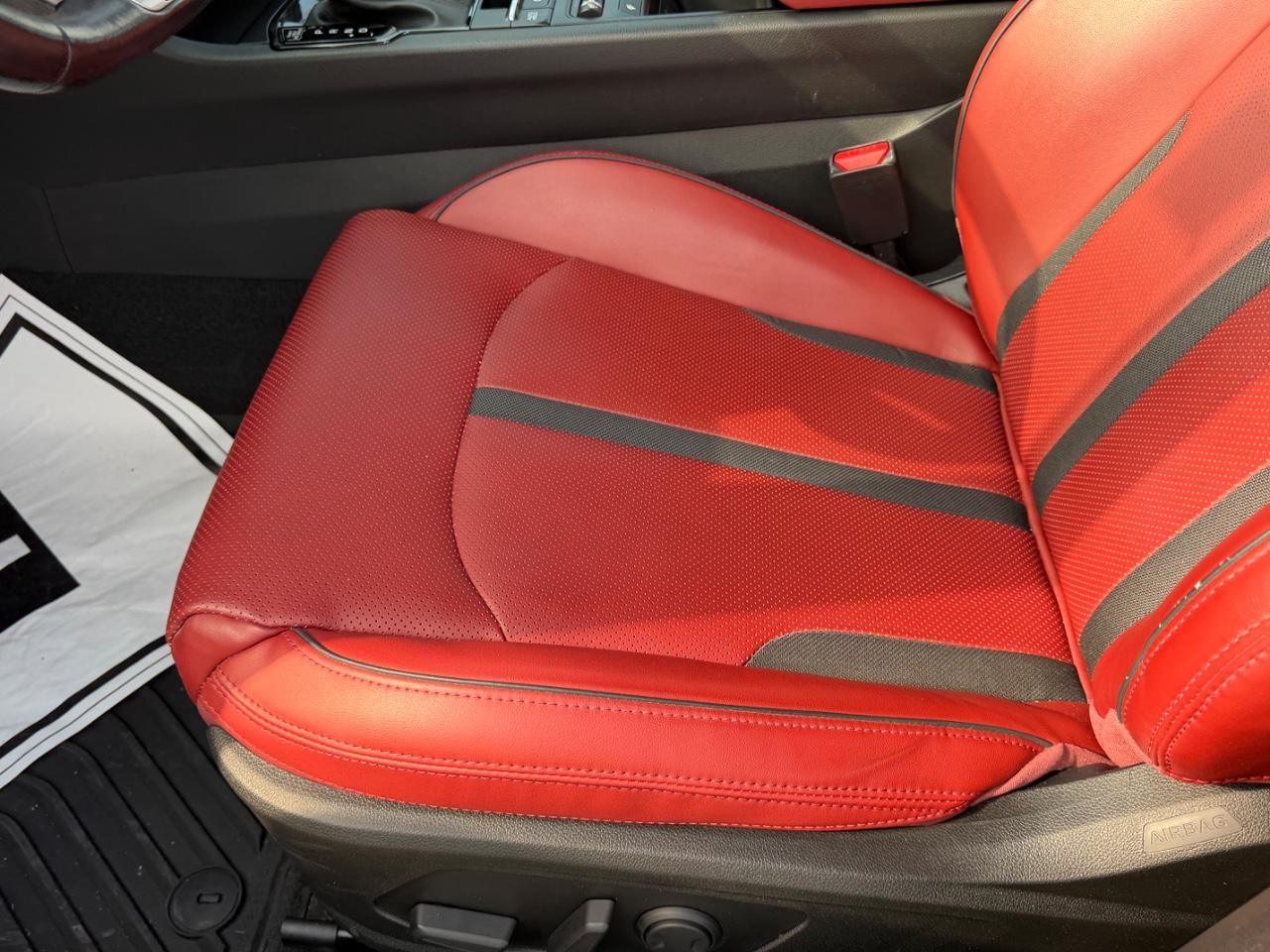 Kia K5 Vehicle Full-screen Gallery Image 17