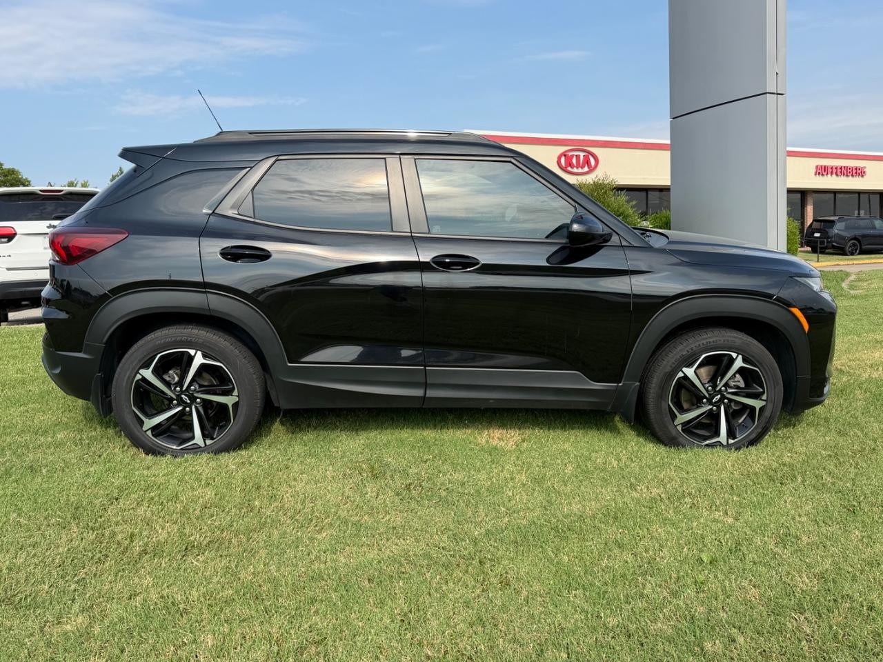 Chevrolet TrailBlazer Vehicle Full-screen Gallery Image 02