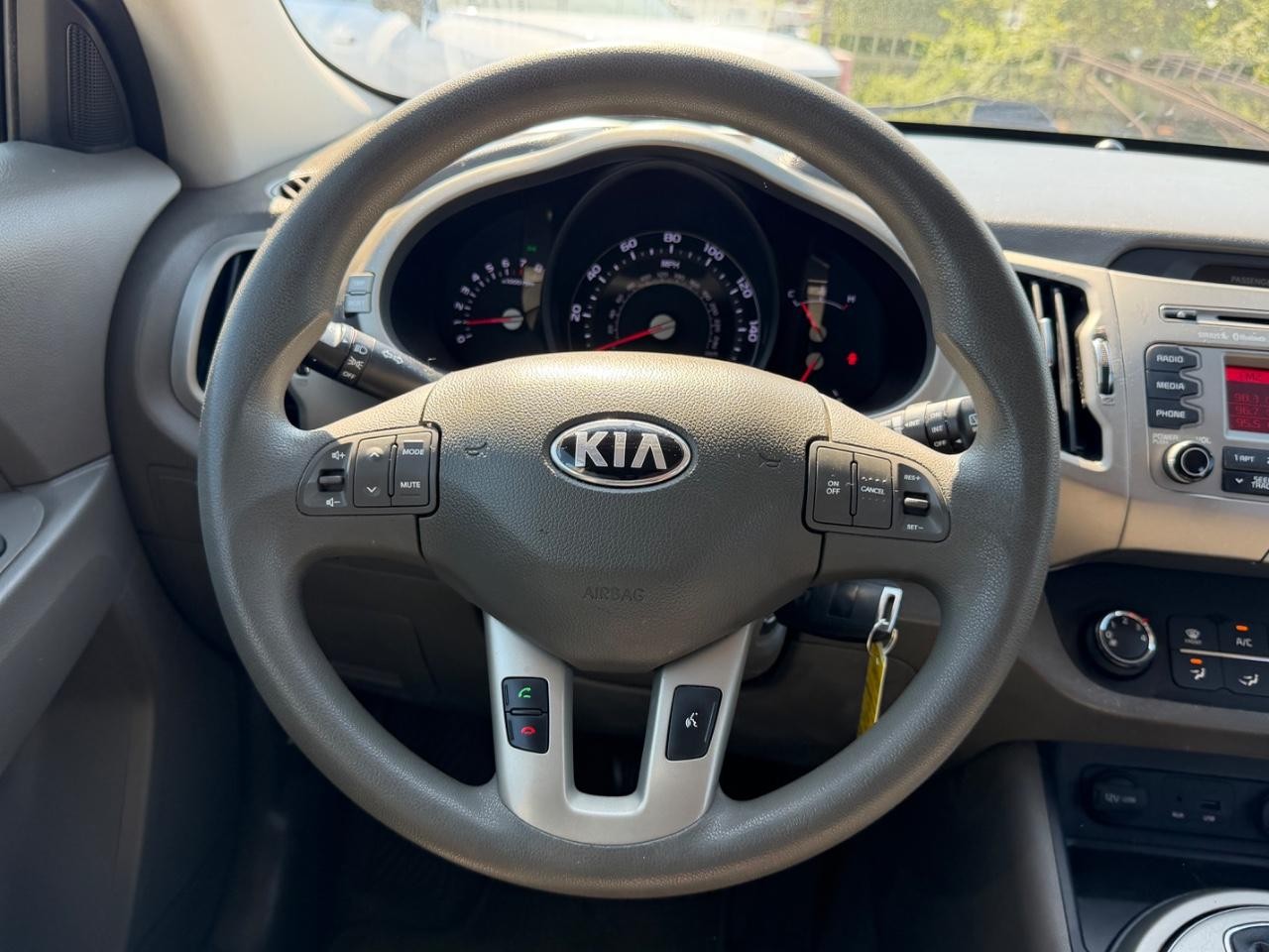 Kia Sportage Vehicle Full-screen Gallery Image 09