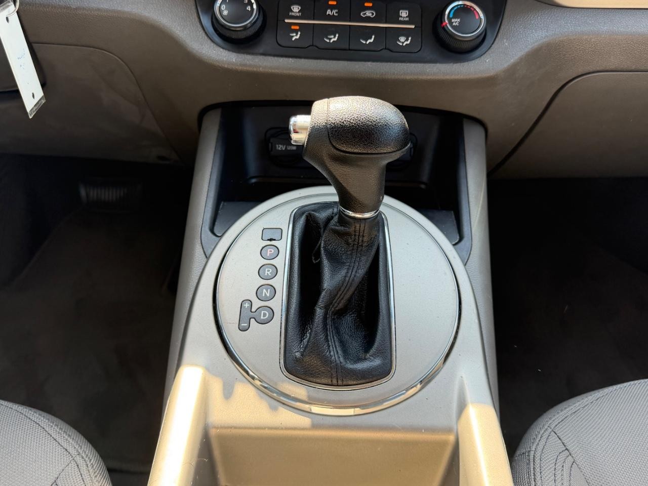 Kia Sportage Vehicle Full-screen Gallery Image 15