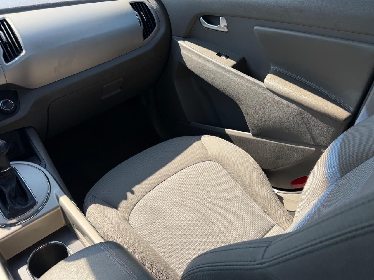 Kia Sportage Vehicle Full-screen Gallery Image 16