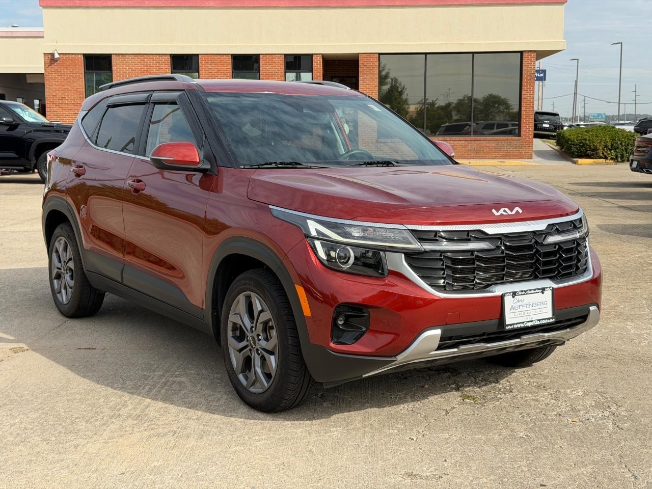Kia Seltos Vehicle Full-screen Gallery Image 01
