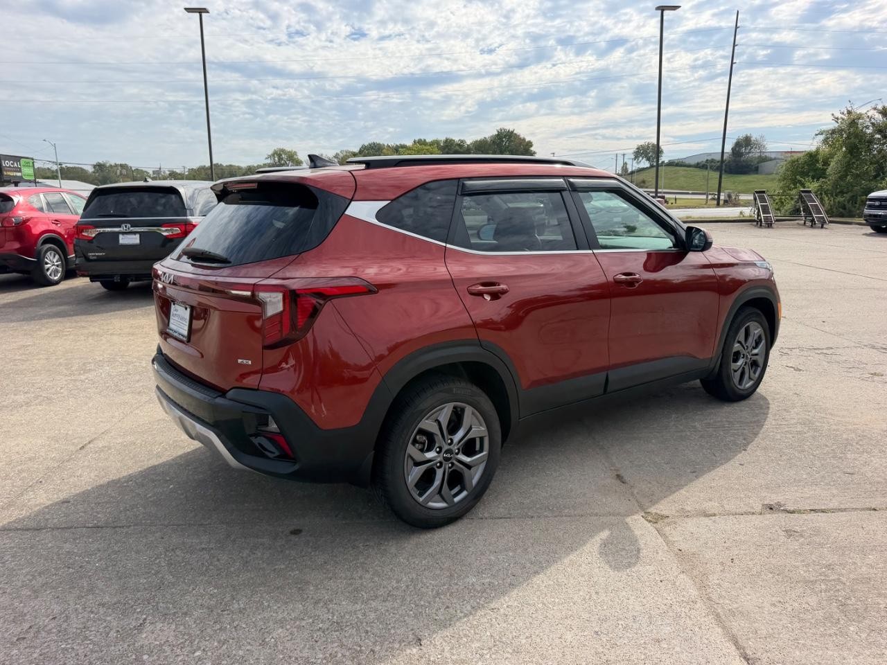 Kia Seltos Vehicle Full-screen Gallery Image 03