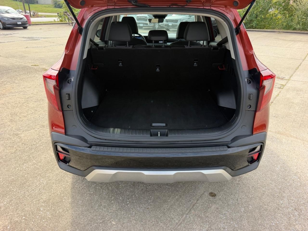 Kia Seltos Vehicle Full-screen Gallery Image 05
