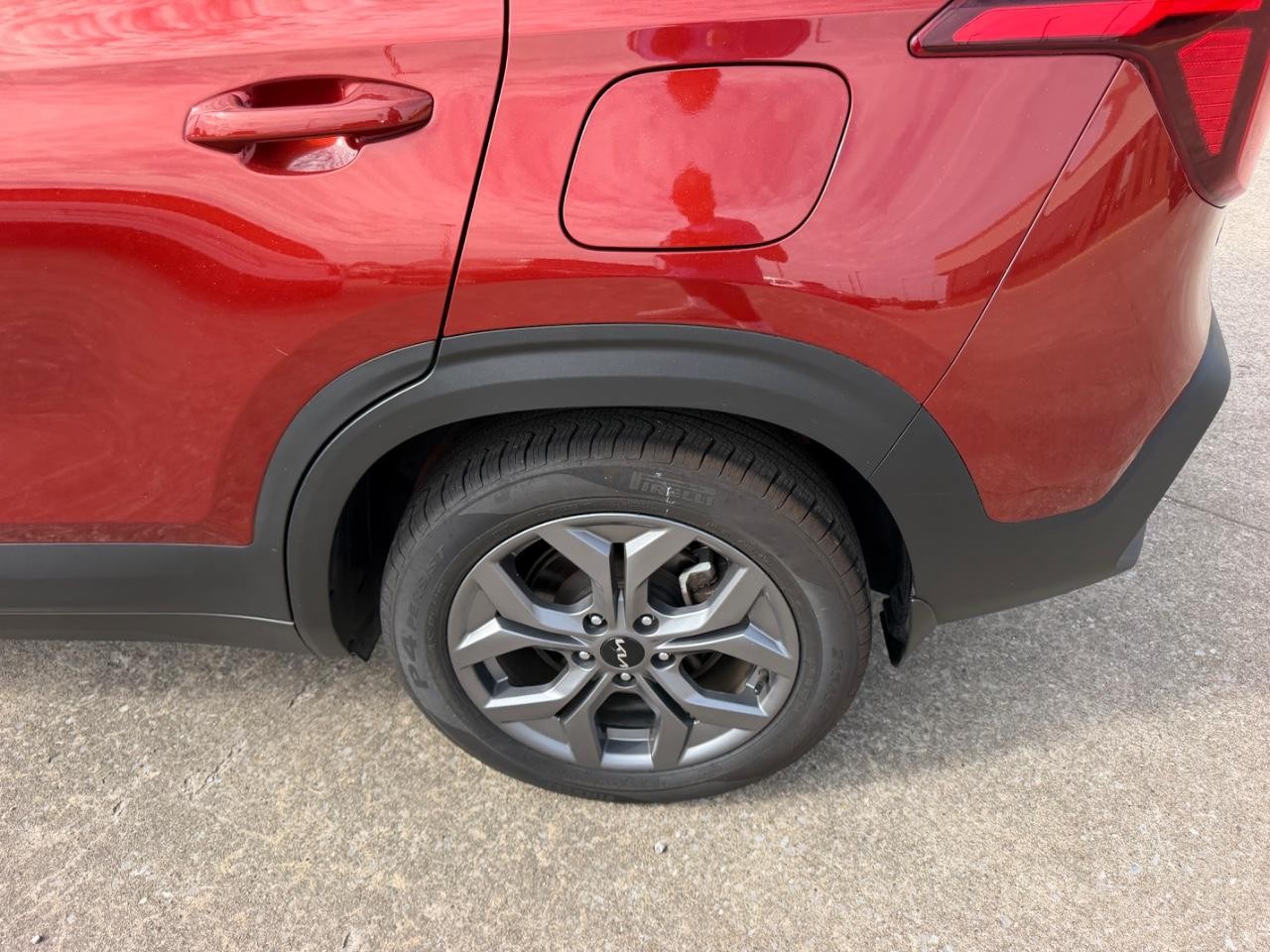 Kia Seltos Vehicle Full-screen Gallery Image 06