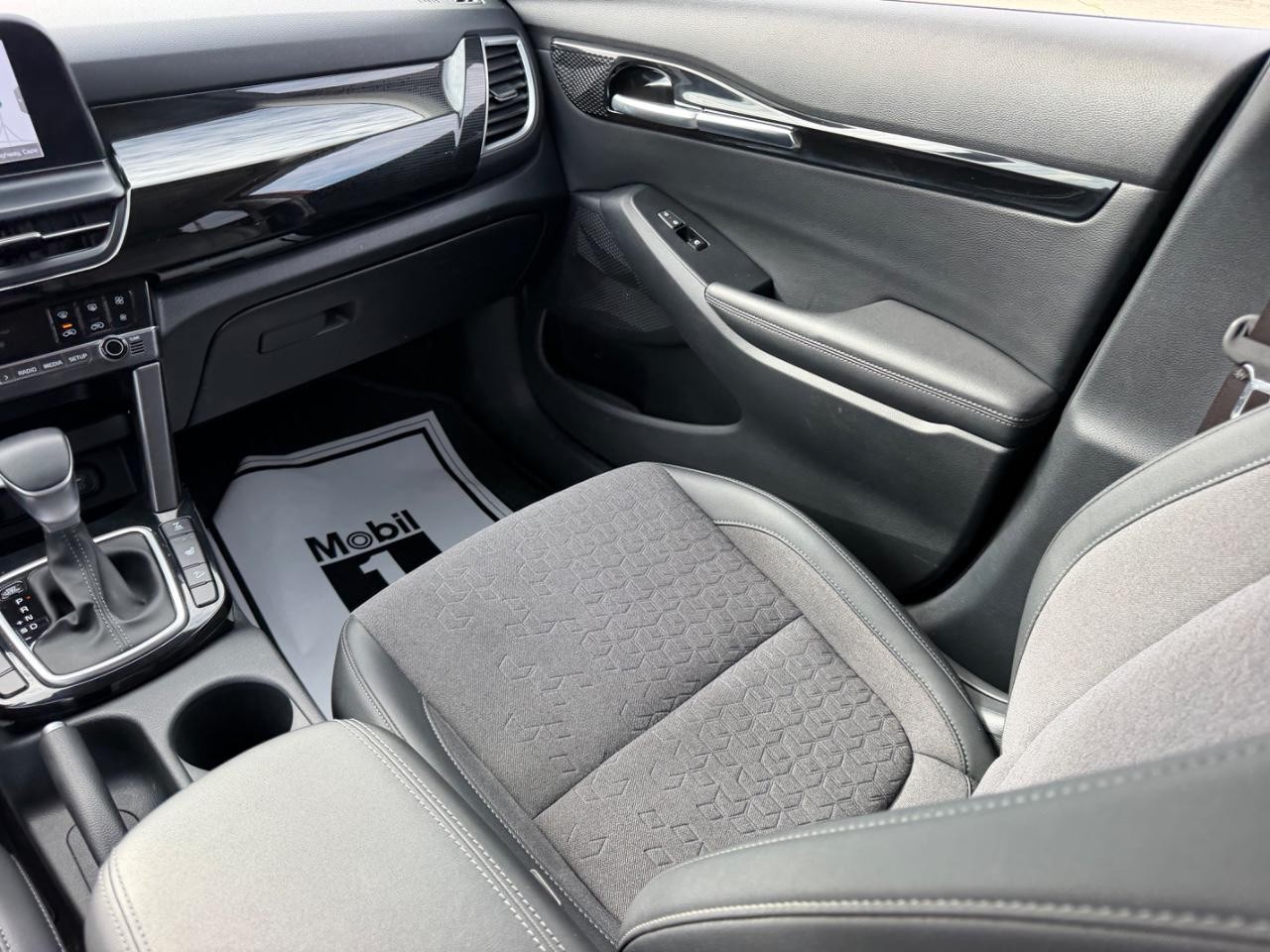 Kia Seltos Vehicle Full-screen Gallery Image 15