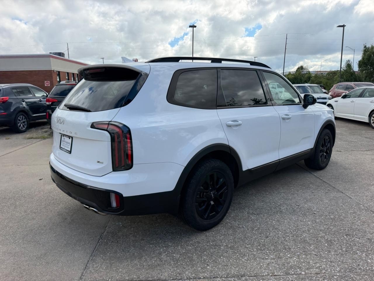 Kia Telluride Vehicle Full-screen Gallery Image 03